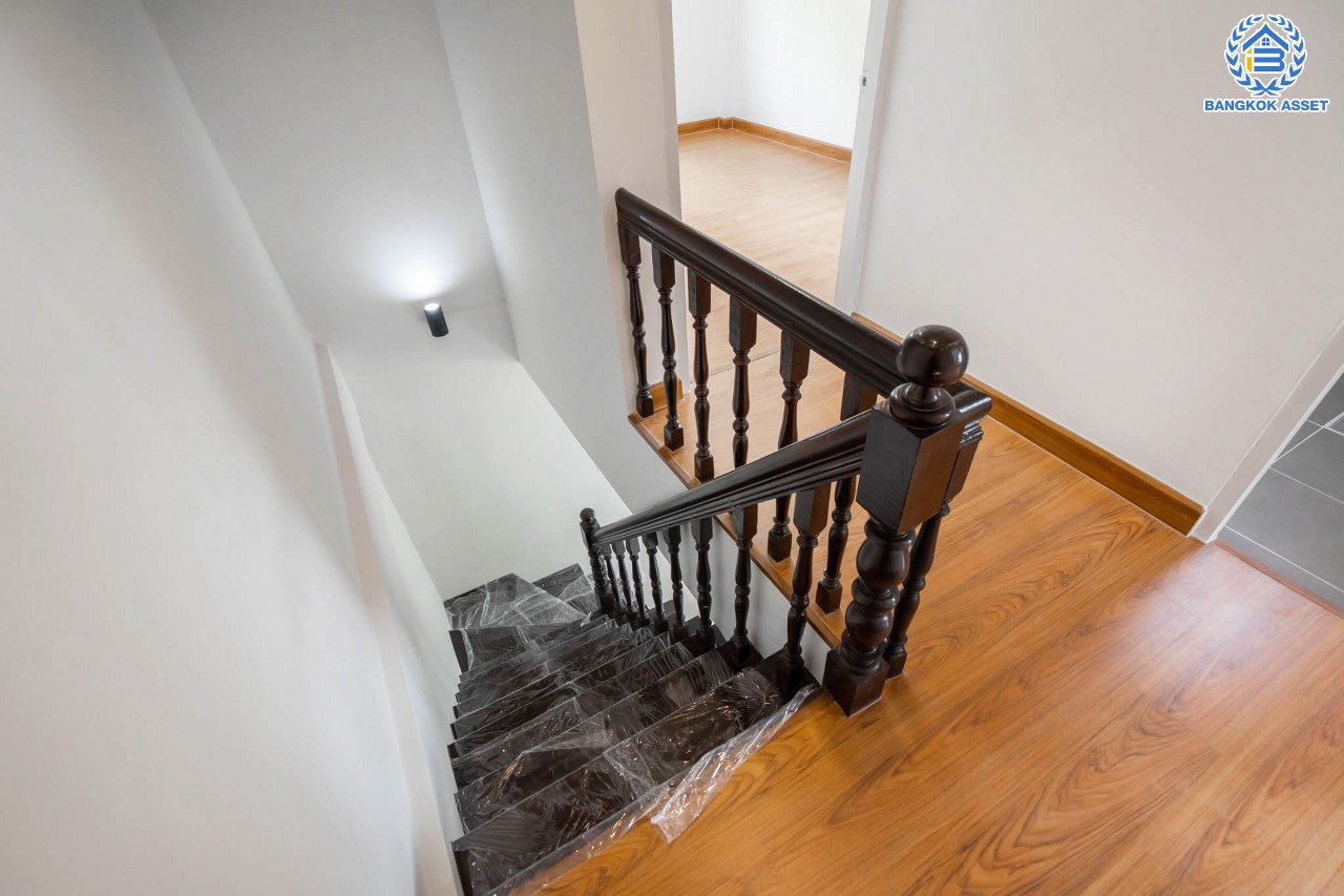 บ้านมือสองตกแต่งใหม่ ม.นันทนาการ์เด้นท์2 รัตนาธิเบศร์-ท่าอิฐ ทาวน์เฮ้าส์หลังใหญ่ ห้องริม แบรนด์ Property Perfect เนื้อที่ 34.5 ตร.ว. ฟังก์ชัน 2 ห้องนอน 2 ห้องน้ำ บนทำเลเดินทางสะดวก เชื่อมต่อหลายเส้นทาง ใจกลาง 2 เซ็นทรัลฯ เพียง 5 นาทีถึงรถไฟฟ้า "สถานีบางรักน้อยท่าอิฐ"